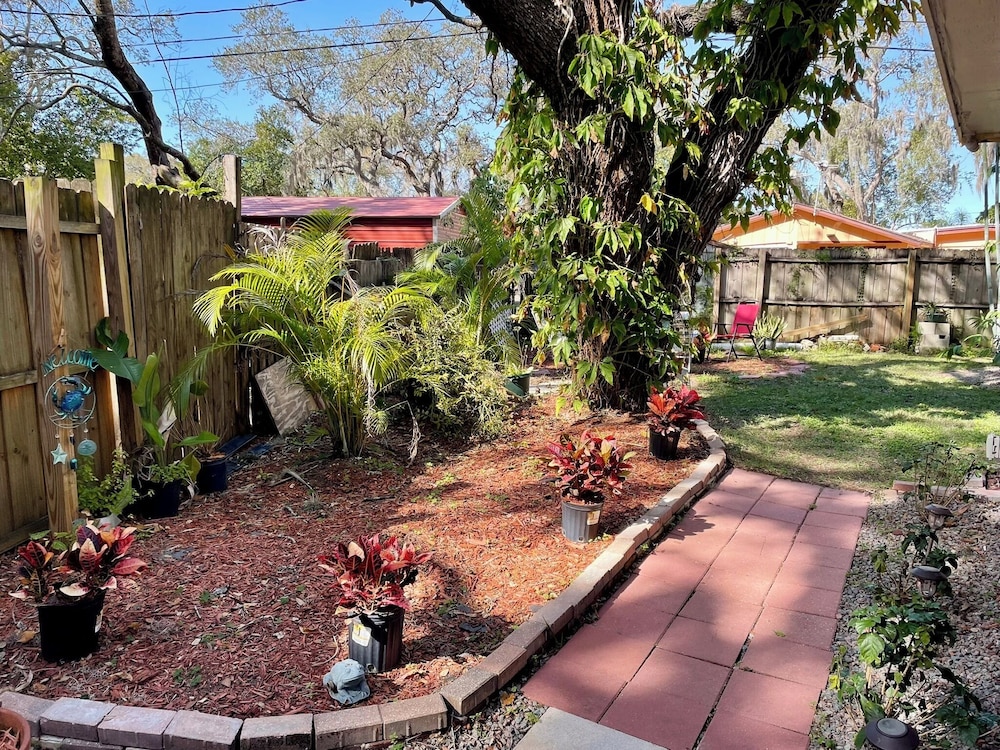 Gulf Side Getaway near Downtown Beaches