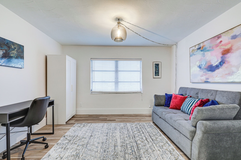 Davis Island Home w/ Lanai: 3 Mi to Downtown Tampa