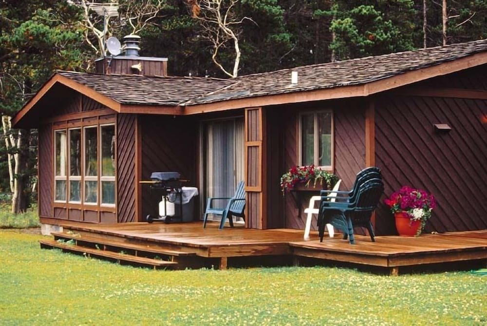 Glacier Park Lodge