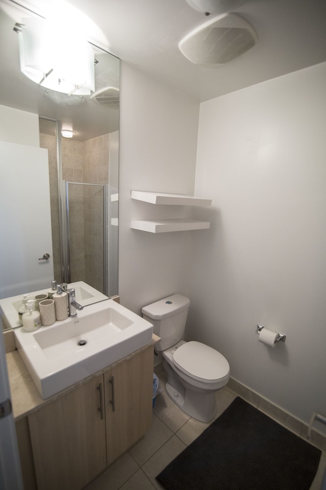 Sarkar Suites - Maple Leaf Square
