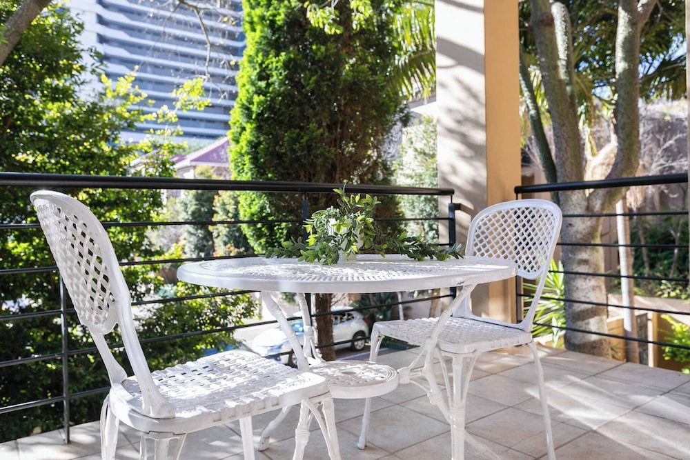 2bed in Sandton City