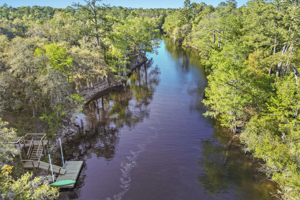 Bovees Riverhouse dunnellon Family Getaway!