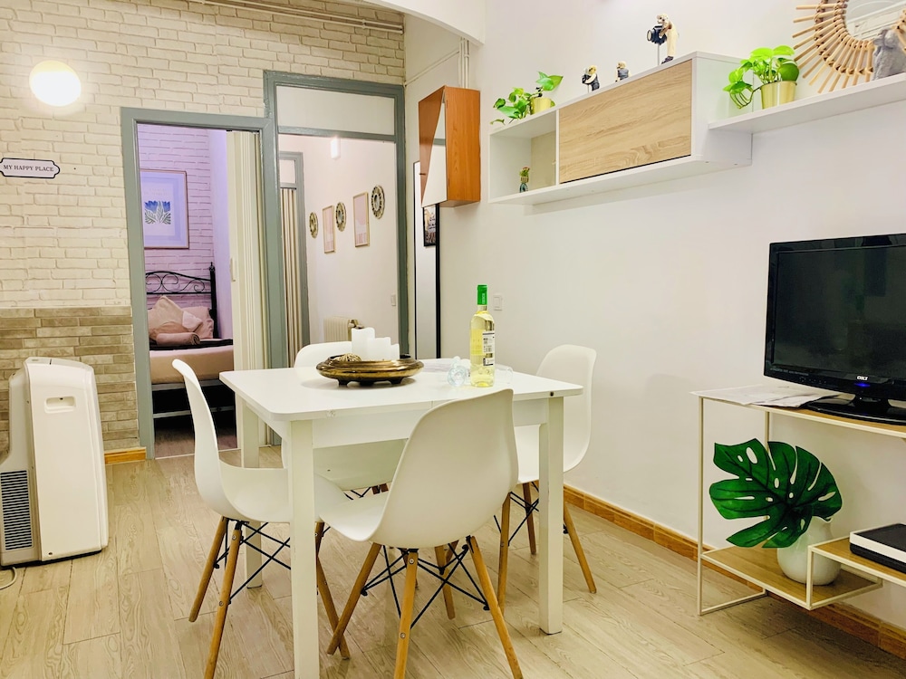 Basic Interior Apartment Sagrada Familia