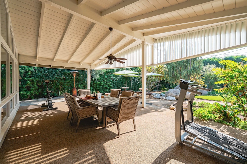 Bright Family Getaway Large Backyard Oasis Patio
