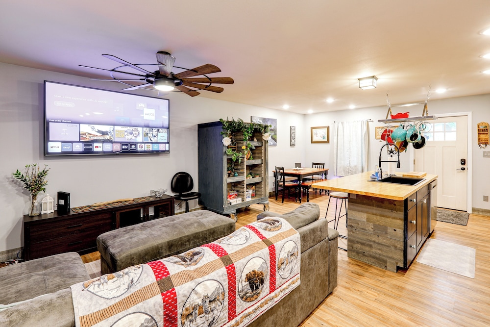 Walk to Dtwn: Dog-friendly Retreat in Fairbanks!
