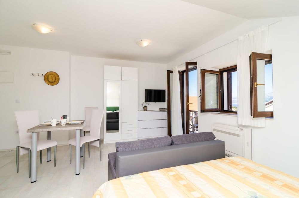 Cina Apartments