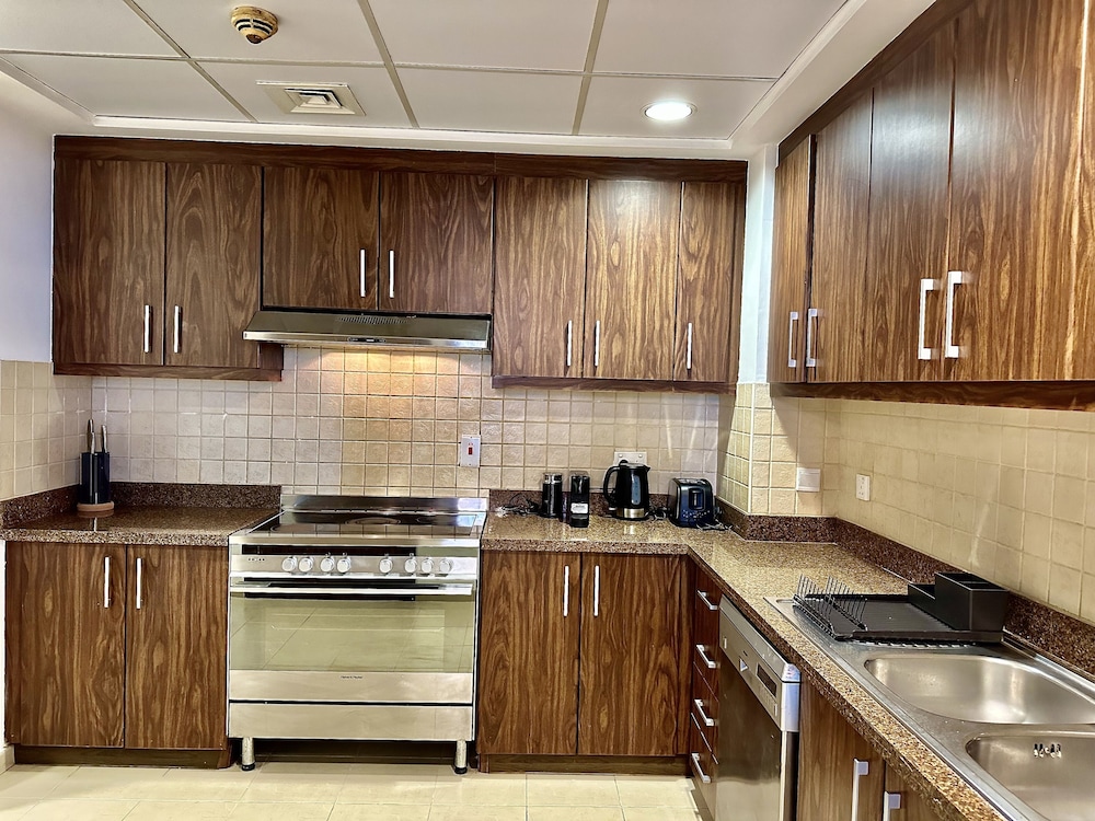 Lux BnB Executive Tower Business Bay