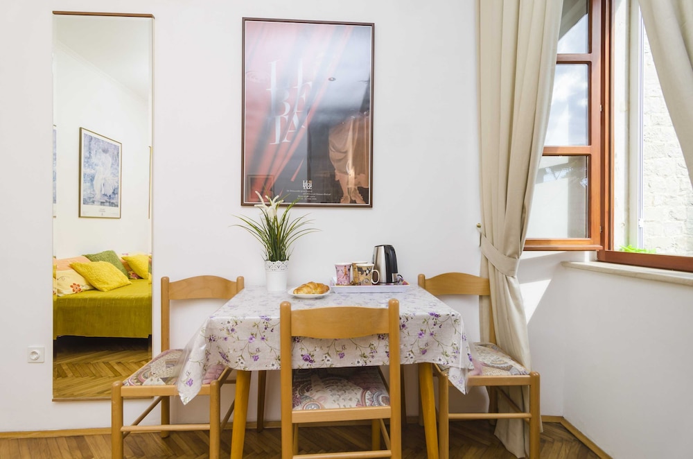 Rooms Lovrijenac