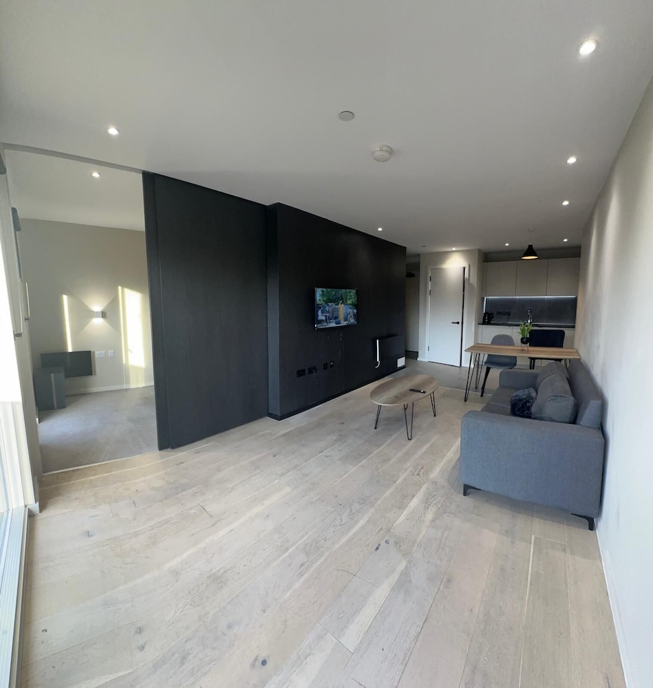 2br-2ensuite-balcony-cityview-parking-central