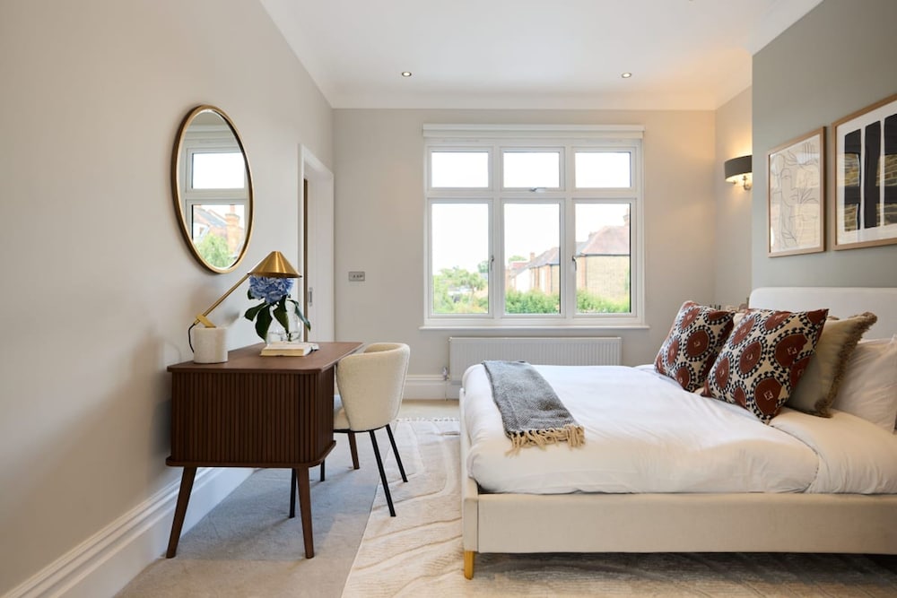 The Roehampton Place - Elegant 5bdr House With Garden Parking