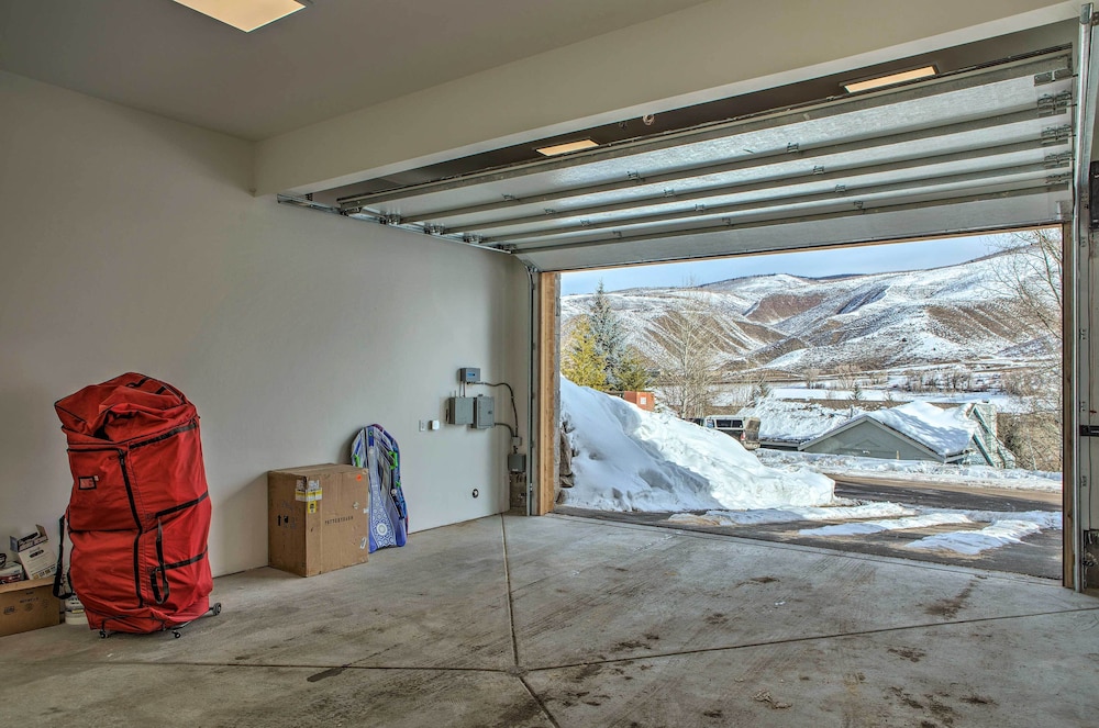 Mtn-view Home w/ Hot Tub, 9 Mi to Vail Resort view 2