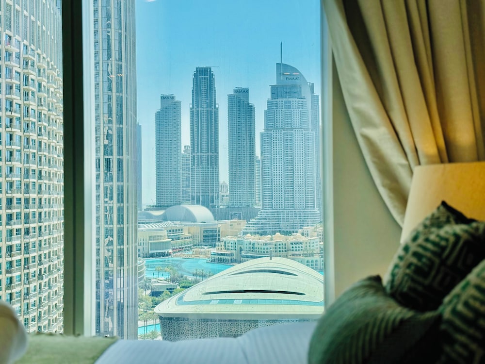 Venduras - Luxe 4BR Opera & Burj Views
