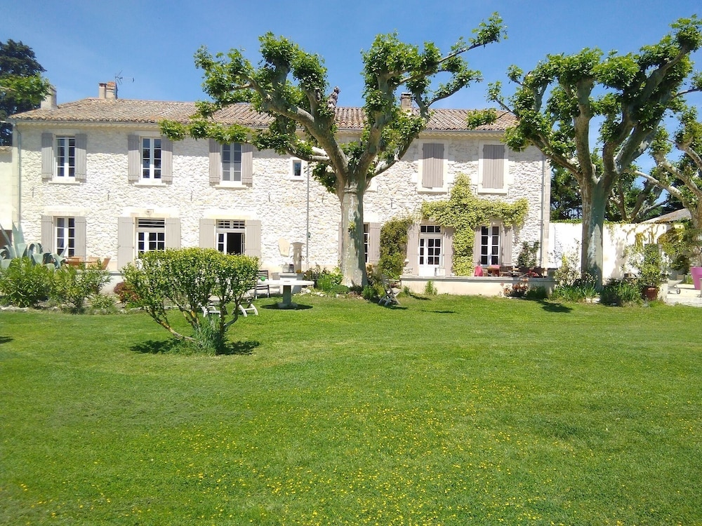 La Bastide des Amouriers view 2