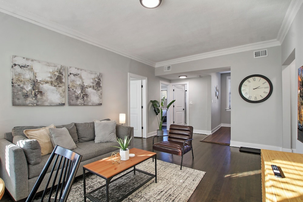 Comfy 2BR - Sunnyside 2F
