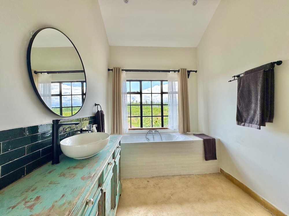 Eco 5 Bedroom 5 Bathroom Nanyuki Farm Villa - 2328