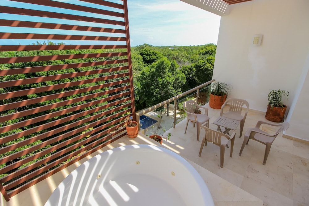 Impressive Penthouse With Hot Tub and Rooftop Terrace in Bahia Principe view 2