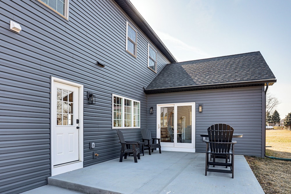 Walk to the Amish Village: Spacious Ronks Getaway!