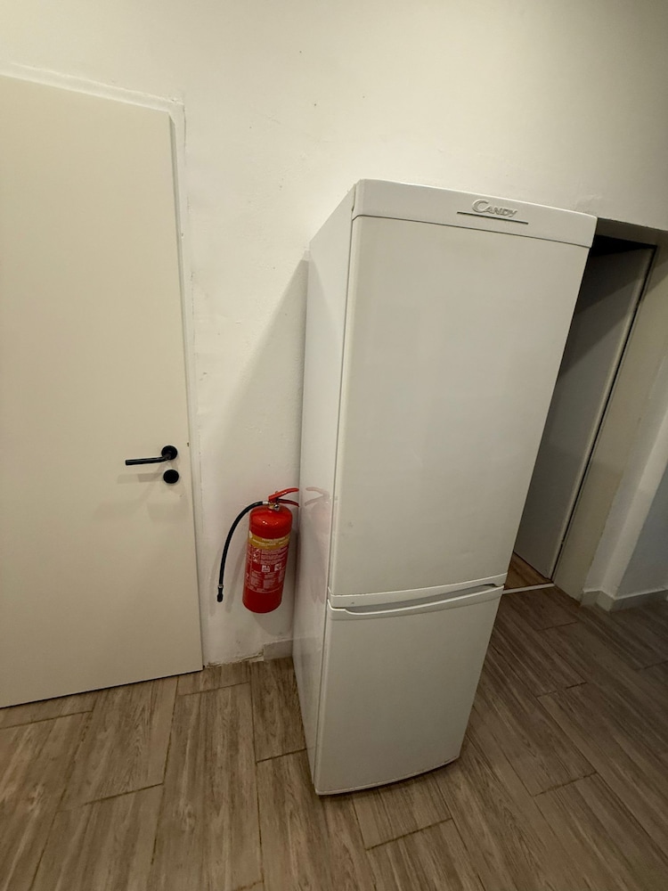 Chic 2BR Apt Steps from Westbahnhof