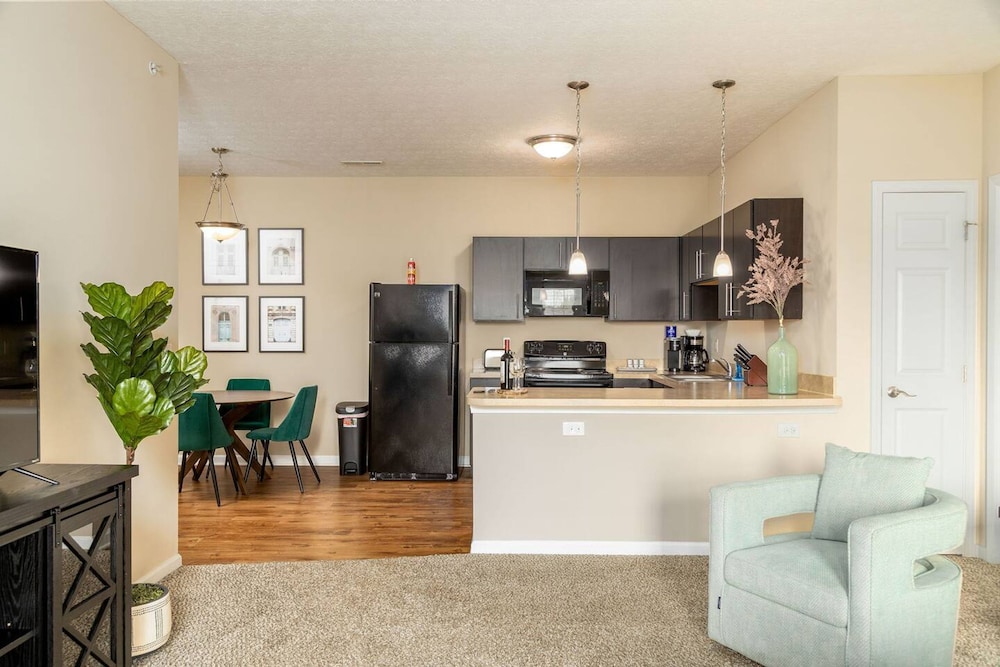 Long Stay 2BR Pet-friendly New Albany Area