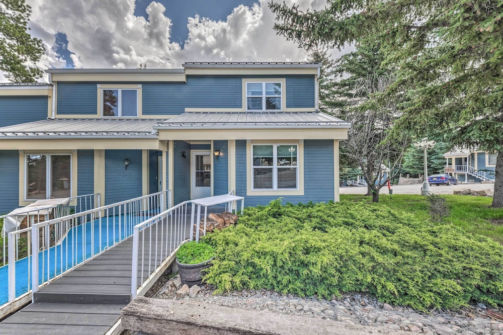 Dreamy, Family-friendly Cloudcroft Townhome! view 2