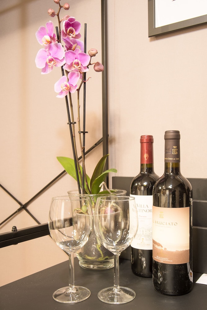 Rometobe Rooms & Hospitality