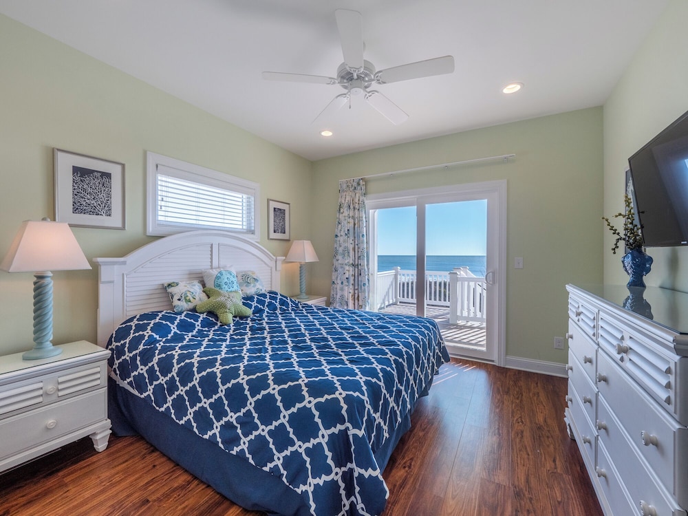 Sandy Feet by Topsail Realty