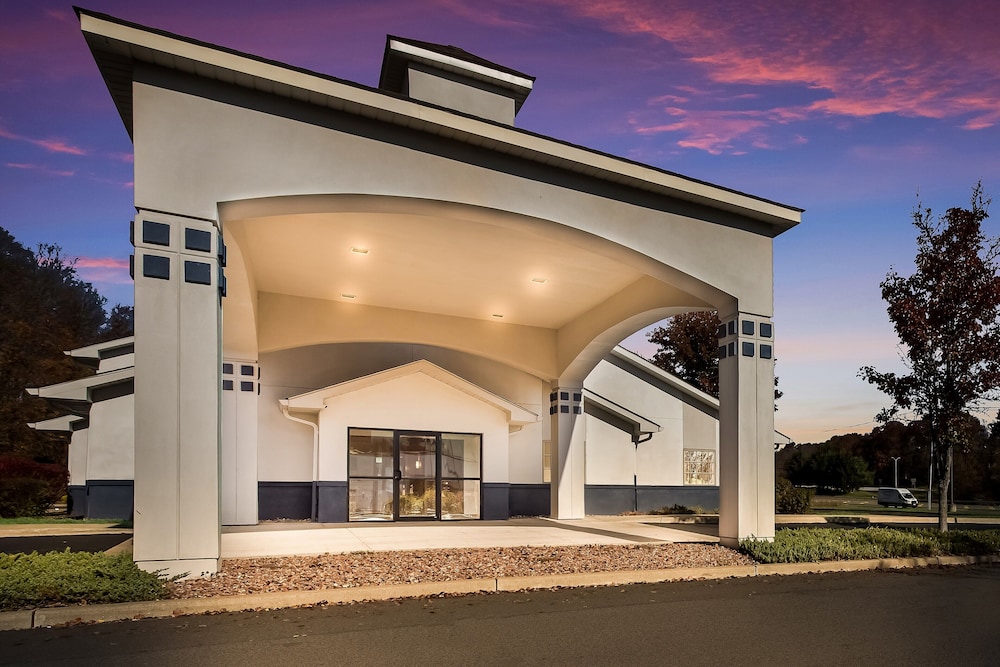 New York City Vacations - SureStay Plus Hotel by Best Western Highland Poughkeepsie - Property Image 5