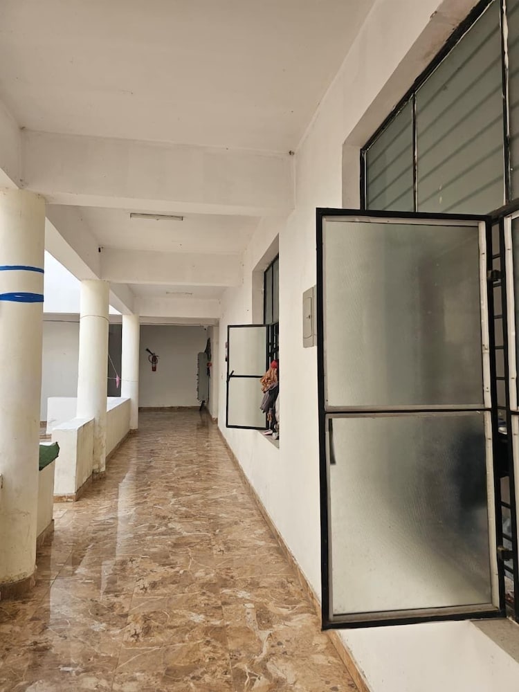 Lama Hotel Barabar