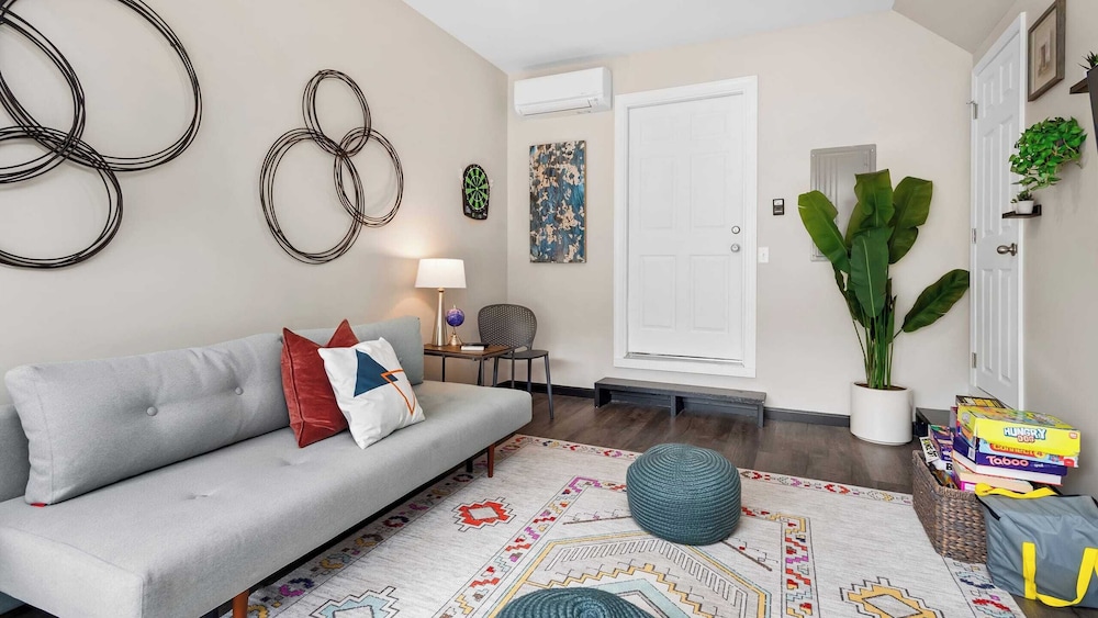 10 Townhomes, Sleeps 89 6 Mins to DT Asheville Sycamore Cove by Avantstay