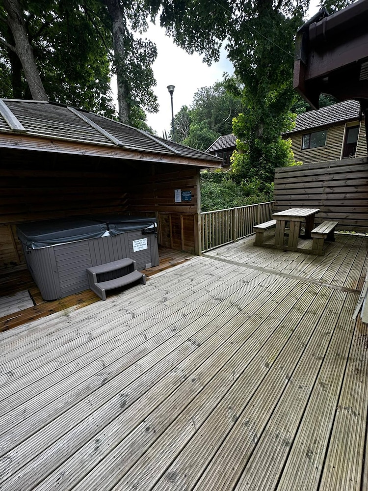 Serene Watermouth Cabin Retreat With Hot Tub & Stunning Coastal Views