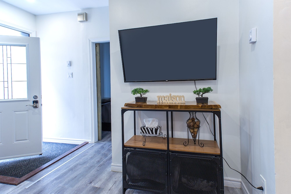 Lovely Condo near Dtown Montreal- 4404-1