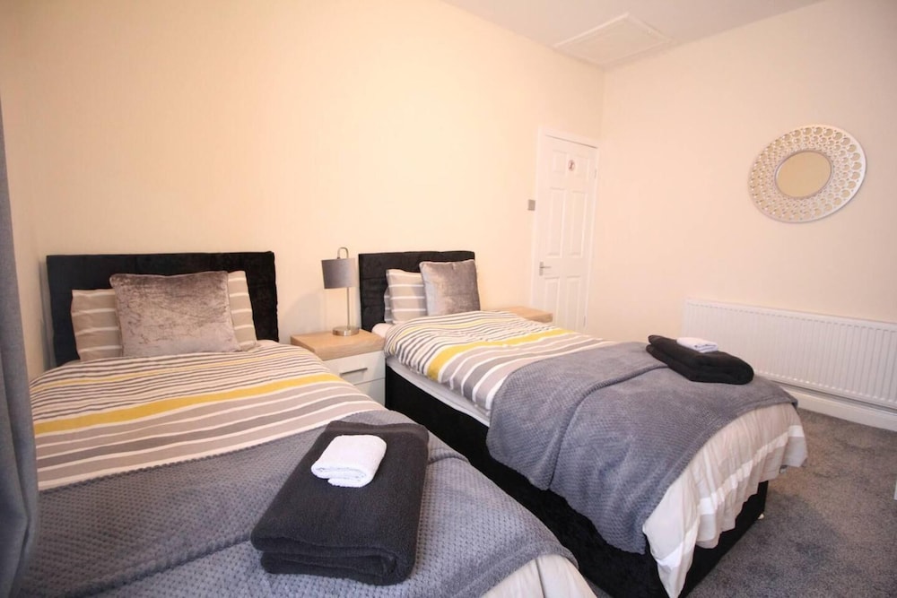 Regent Choice - Town Centre - Fantastic House view 3