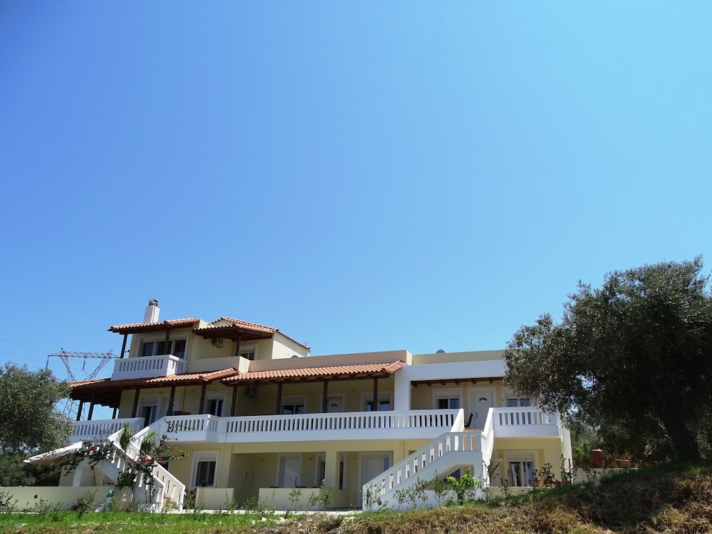Lyrids Apartments