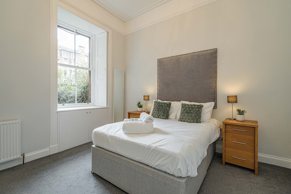 Chic 2 Bedroom Apartment near Old Town photo 4