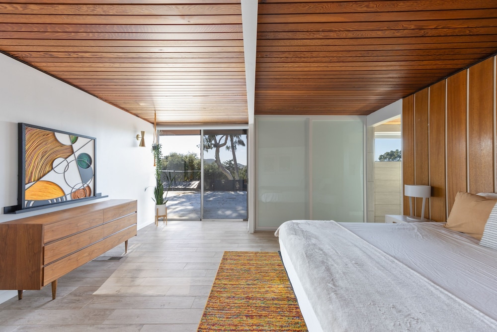 Mid-century Masterpiece With Pool Spa Tesla