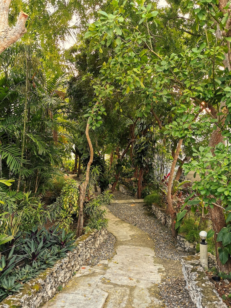 Marcosas Cottage Resort