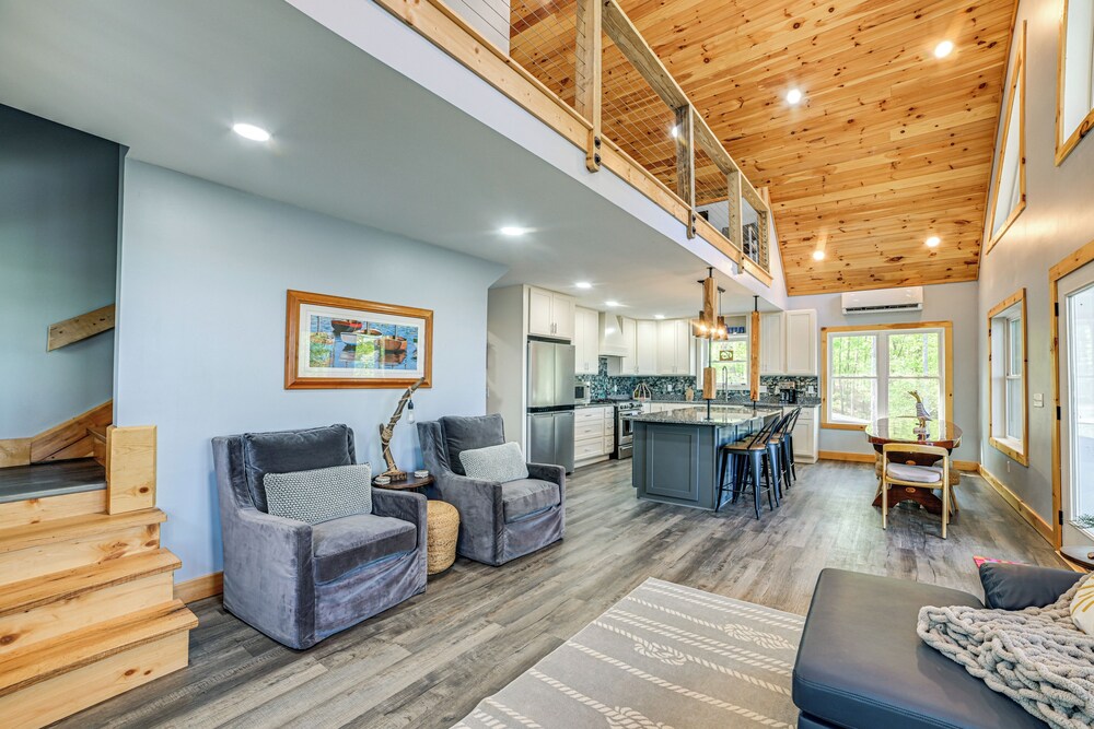 Game Room & Screened Porch: Kentucky Lake Retreat!