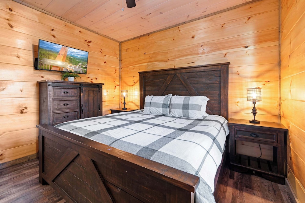 Modern Cabin w/ Pool, Hot Tub, Games & More! view 2