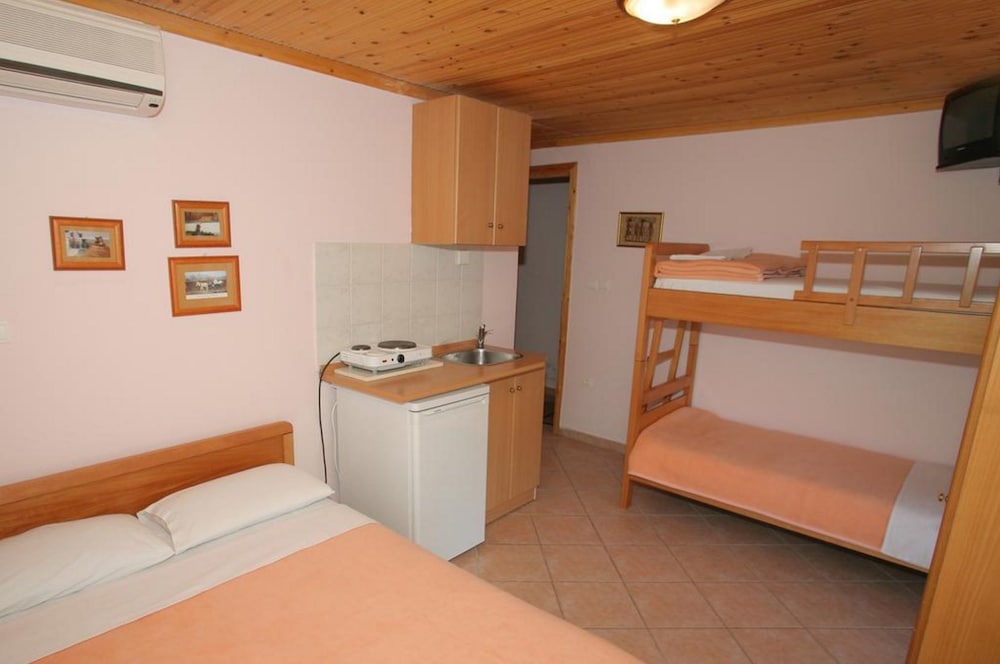 Xanthos Rooms