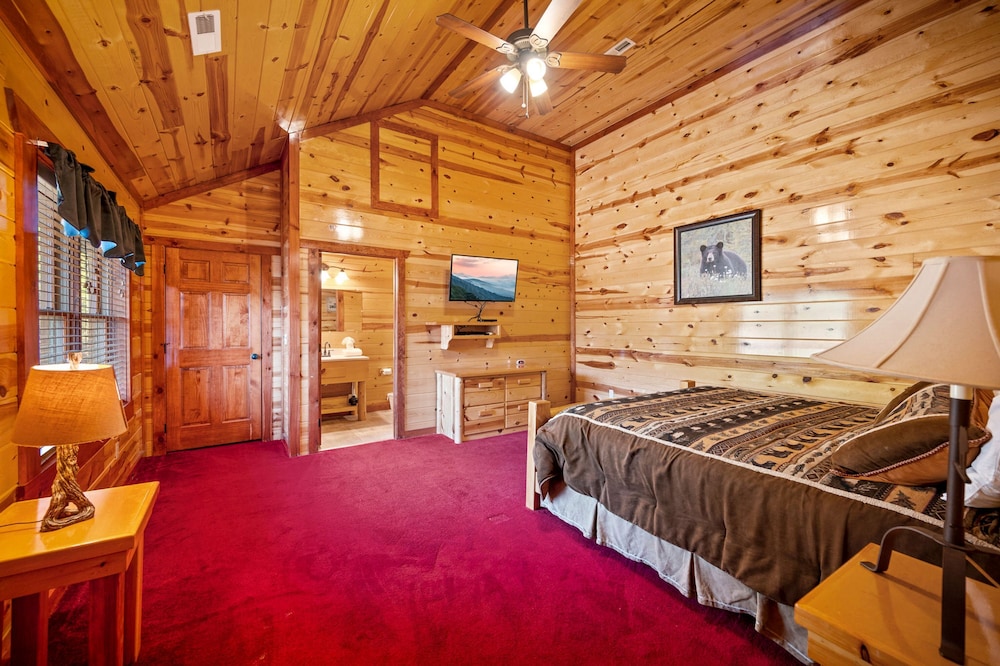 Exquisite Getaway w Indoor Pool Theater