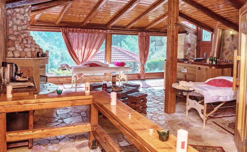 Oneiro Resort