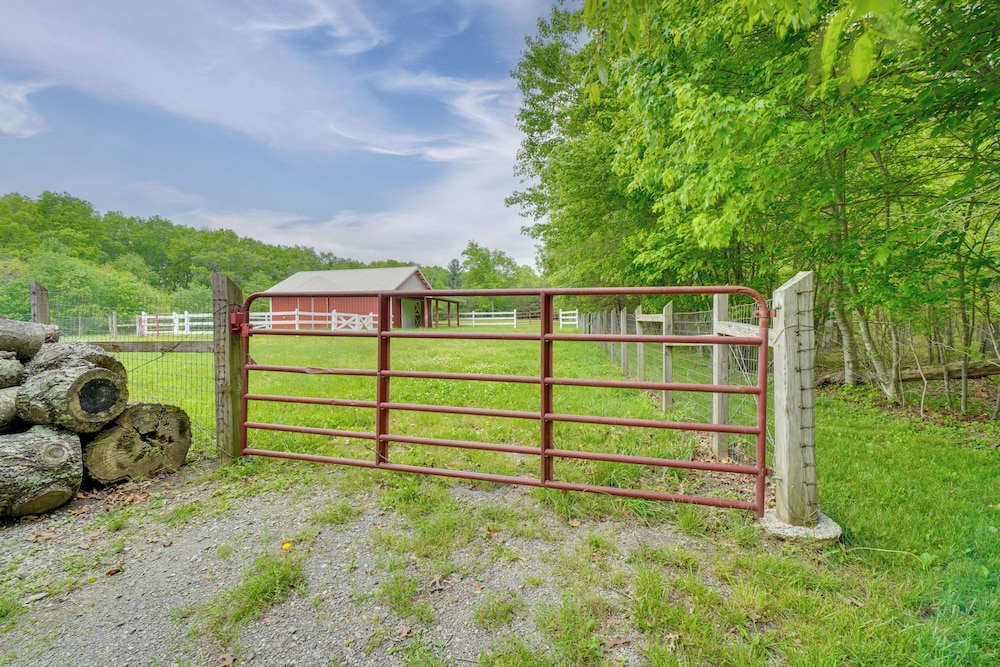 Horse-friendly Crossville Home! Golf, Hike & More!