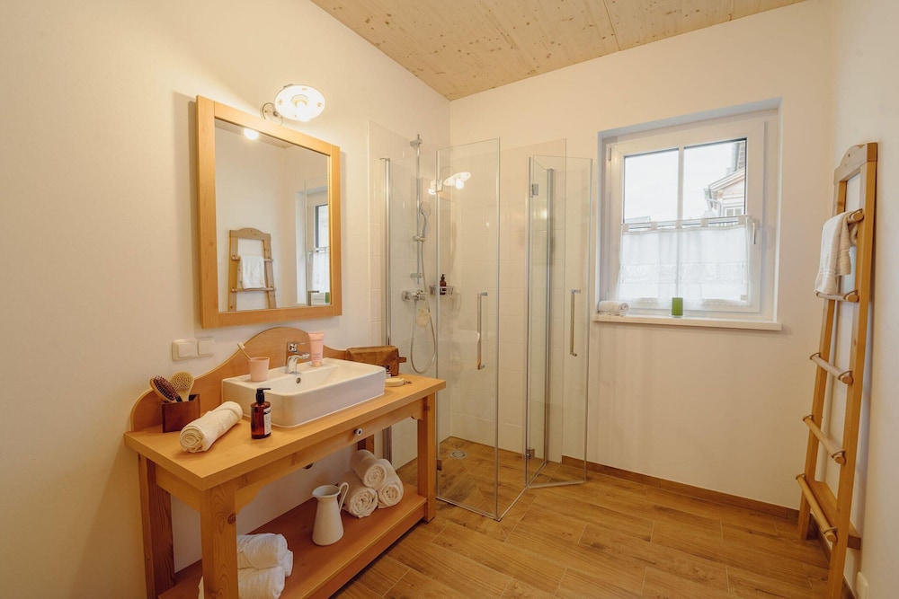 Chalet Near Lake Grundlsee & Ski Lift