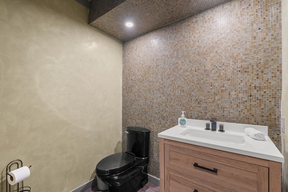 Stylish Westwood Condo