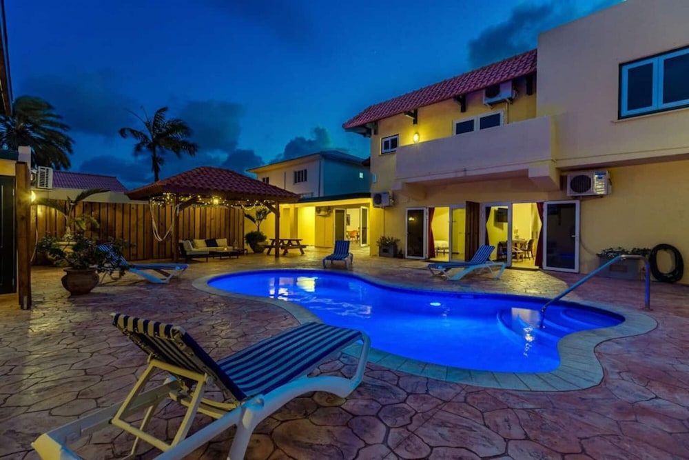 NEW 6br6 5BA Villa 200m to Beach w Privatepool