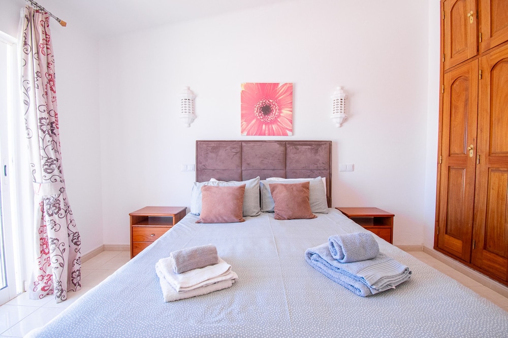 32A Vale do Milho Stunning Detached Villa Close