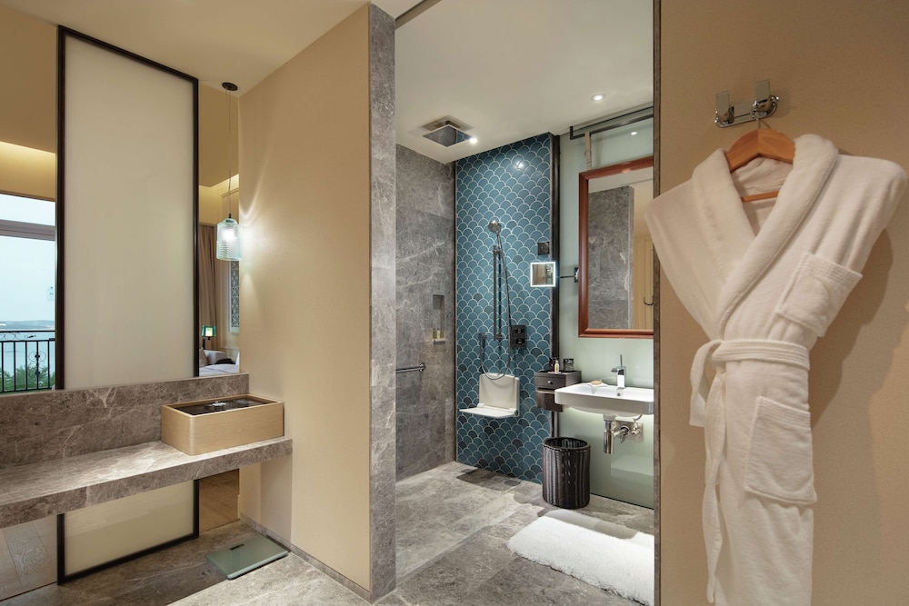 Hilton Dalian Golden Pebble Beach Resort