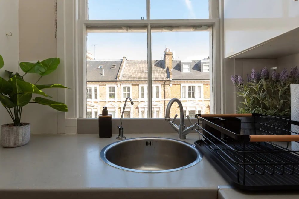Spacious and Bright 2 Bedroom Flat in Maida Vale