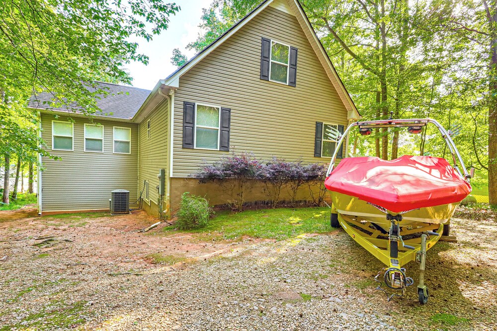 Remote Escape: Lake Home w/ Dock in Sparta!