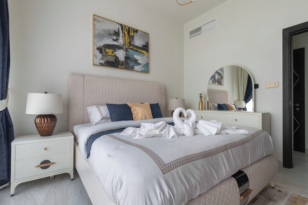 SIMPLY COMFORT Chic 3 Br Apartment with Private Pool